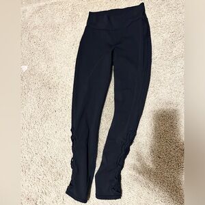Lululemon tied to it leggings